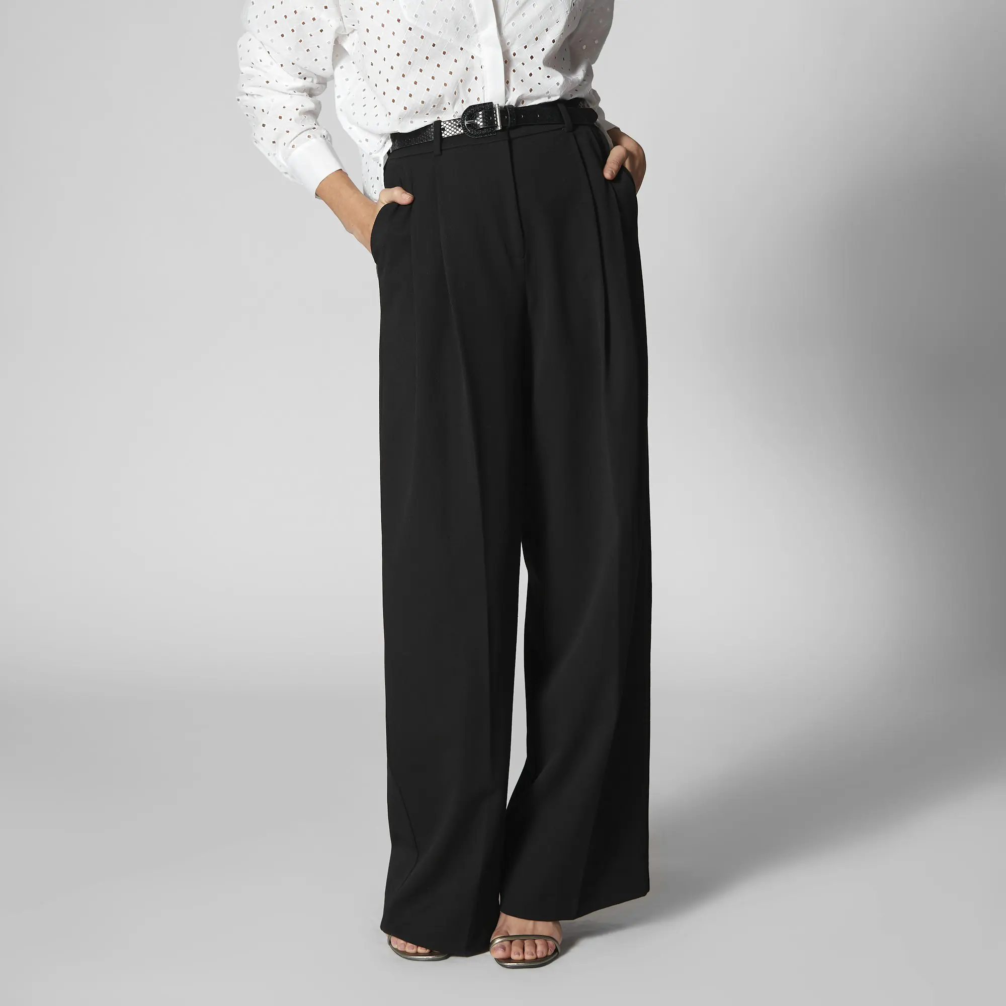 Wide-Leg Trouser